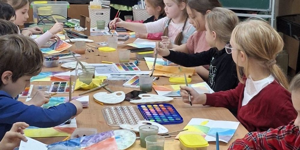 В воскресной школе прихода храма Живоначальной Троицы в Останкино возобновил работу кружок ИЗО для детей старше 4 лет