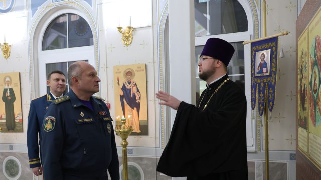 Глава МЧС России посетил храм великомученика Георгия Победоносца на территории Академии ГПС МЧС России