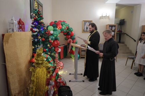 Рождественский праздник для испаноязычных детей в храме иконы Божией Матери «Неопалимая Купина» в Отрадном