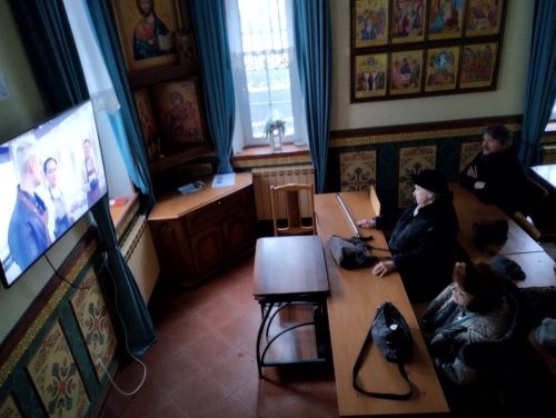 В рамках программы «Московское долголетие» при храме святых мучеников Адриана и Наталии в Бабушкине прошла очередная встреча членов Киноклуба