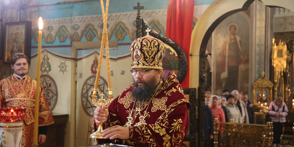 Престольный праздник молитвенно отметили в храме святых мучеников Адриана и Наталии в Бабушкине