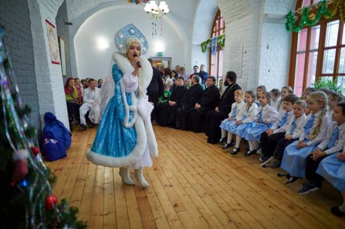 В Центре духовного развития детей при храме Тихвинской иконы Божией Матери прошел детский Рождественский праздник