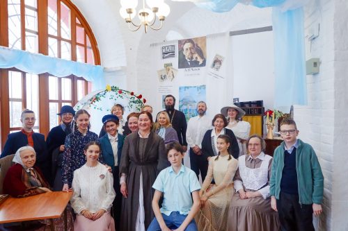 Театральная студия при храме Тихвинской иконы Божией Матери в Алексеевском представила спектакль «Шутки Чехова»