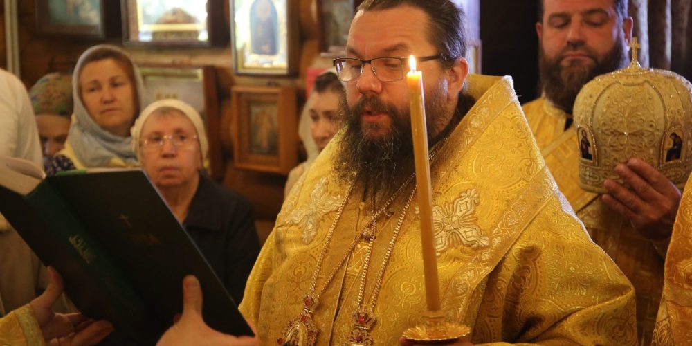 Архиерейское богослужение в храме преподобных Антония и Феодосия Киево-Печерских в Бибиреве