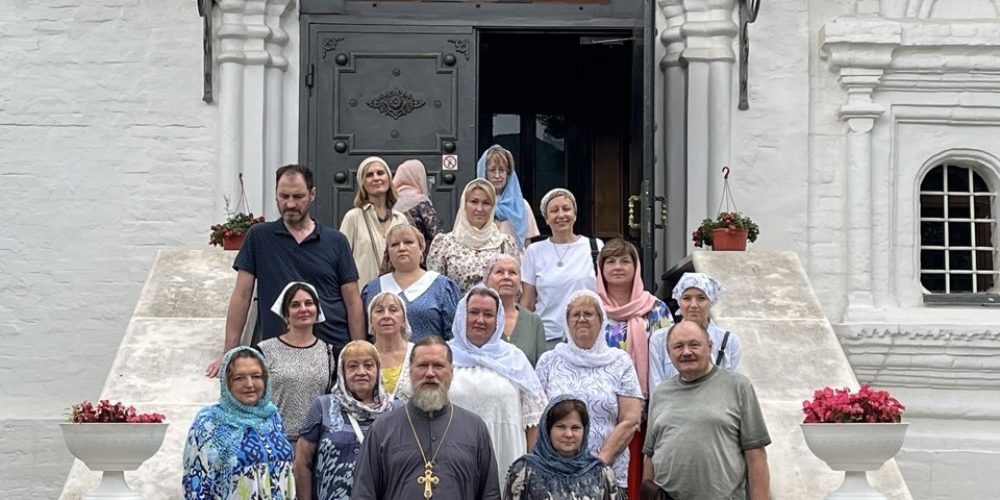 Прихожане храма Владимирской иконы Божией Матери в Виноградове совершили паломничество в город Дмитров
