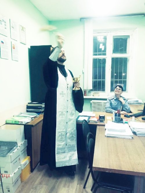 В день Богоявления иерей Александр Слесаренко окропил освященной водой кабинеты Уголовно-исполнительной инспекции ФСИН России по г. Москве (Филиалы №1-4)