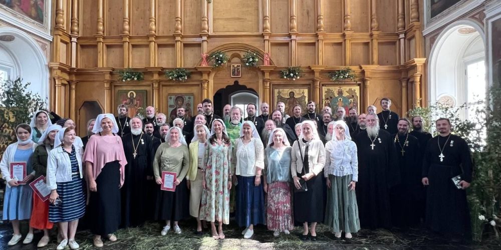 Духовенству Северо-Восточного викариатства были вручены награды и благодарственные грамоты от Синодального отдела по благотворительности