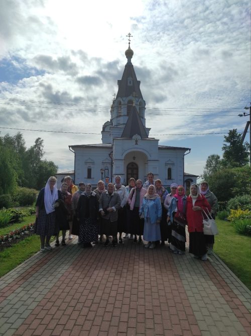 Прихожане храма иконы Божией Матери «Неопалимая Купина» в Отрадном совершили паломничество по святым местам Ярославского направления