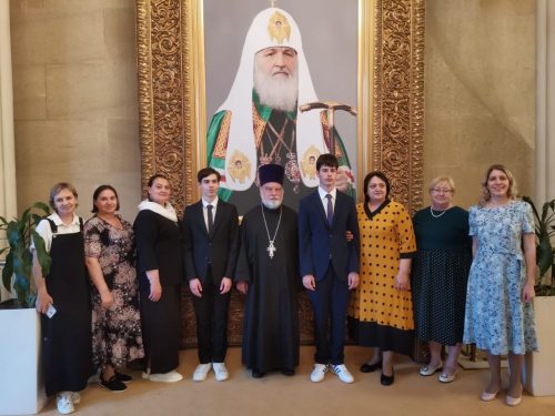 Выпускники православной школы имени преподобного Сергия Радонежского в усадьбе Свиблово приняли участие в торжественных мероприятиях в Храме Христа Спасителя