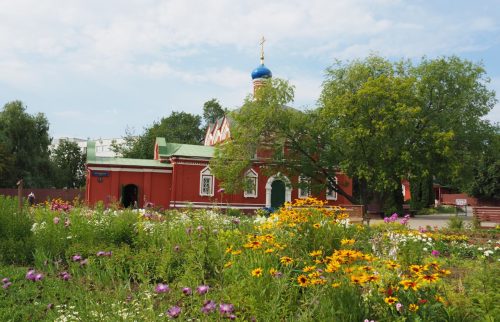 Приход храма преподобного Сергия Радонежского в Бибиреве отметил двойной престольный праздник