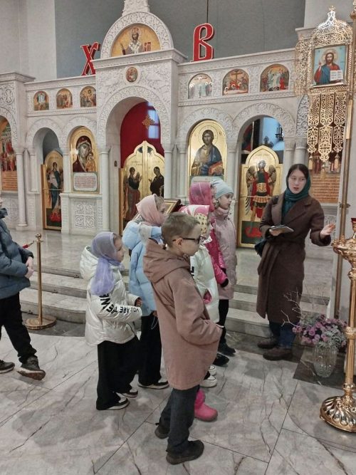 Храм Казанской иконы Божией Матери в Лосиноостровской принял учащихся 4 класса из школы №763