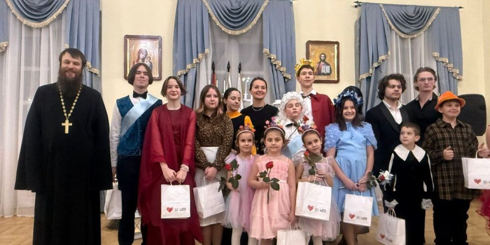 Воспитанники воскресной школы храма святой равноапостольной великой княгини Ольги в Останкине показали спектакль «Золушка»