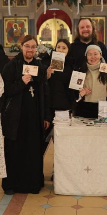 В Святые дни миссионеры храма иконы Божией Матери «Неопалимая Купина» в Отрадном в перерыве между праздничными службами несли людям Рождественское благовестие