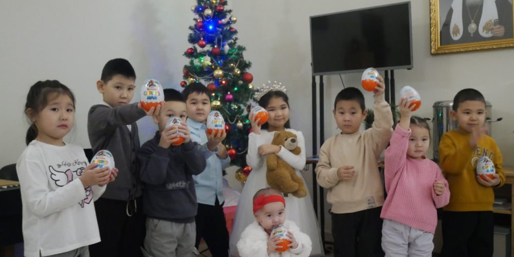 Для подопечных дошкольного отделения фонда «Рядом дом» при храме иконы Божией Матери «Неопалимая Купина» в Отрадном состоялся рождественский праздник