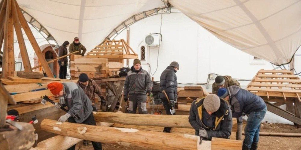 Храм преподобного Серафима Саровского в Раеве приглашает на обучение в Школу плотницкого мастерства