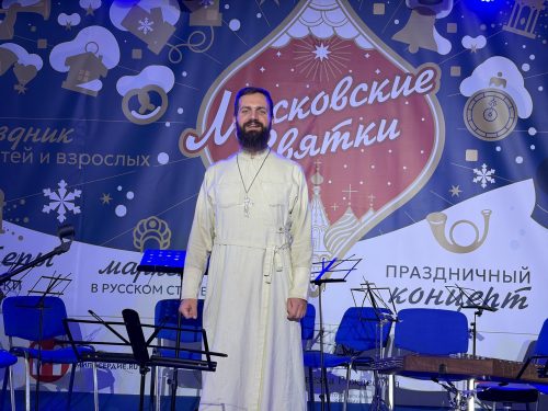 Клирик храма Ризоположения в Леонове выступил на благотворительном фестивале «Звезда Рождества»