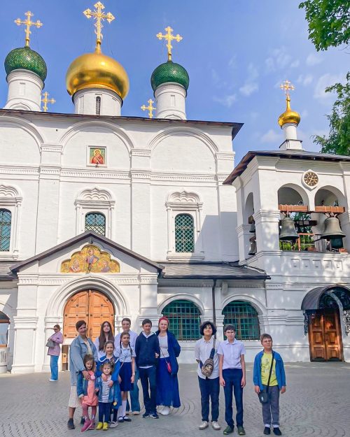 Воспитанники воскресной школы храма святых мучеников Адриана и Наталии в Бабушкине посетили Пасхальный концерт в Сретенском монастыре