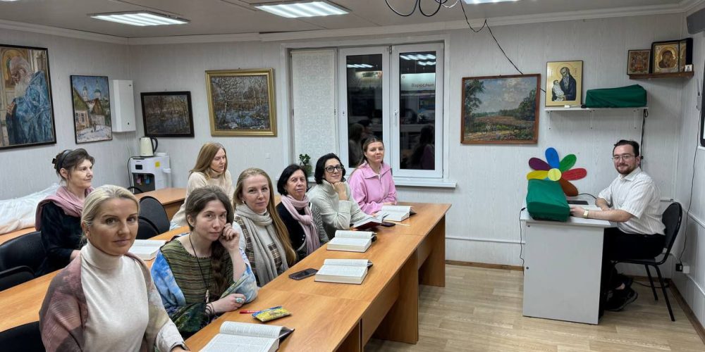 В храме святителя Макария (Невского), митрополита Московского и Коломенского в Бутырском возобновил свою работу Библейский кружок для взрослых