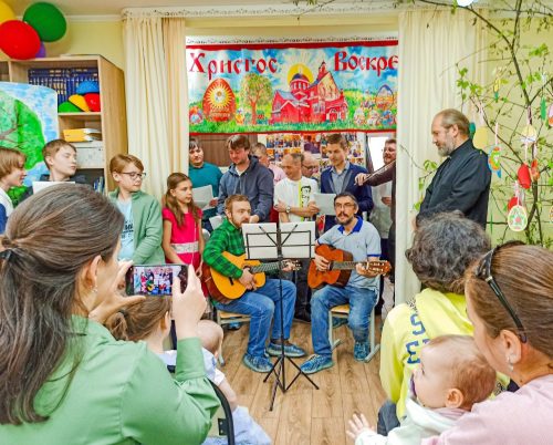 Праздничные мероприятия в храме святых мучеников Адриана и Наталии в Бабушкине в честь недели жён-мироносиц и Победы в ВОВ