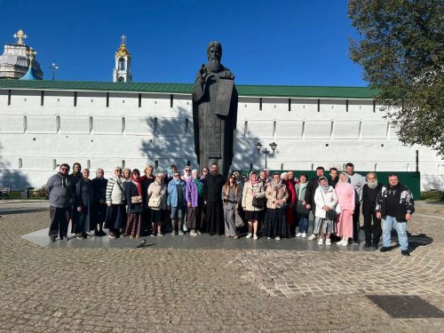 Прихожане храма иконы Божией Матери «Живоносный Источник» в Бибиреве совершили паломничество в Троице-Сергиеву Лавру