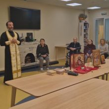 Клирик храма преподобного Сергия Радонежского в Бибиреве посетил пансионат для людей старшего поколения «Опека»