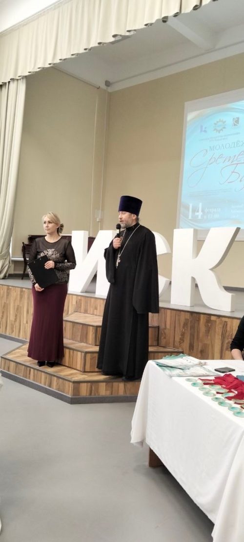 Клирик храма святых мучеников Адриана и Наталии в Бабушкине напутствовал участников Сретенского бала в Институте Славянской культуры