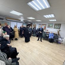 Художник-живописец Илья Лысенков открыл выставку своих картин в здании воскресной школы при храме святителя Макария (Невского), митрополита Московского и Коломенского, в Бутырском