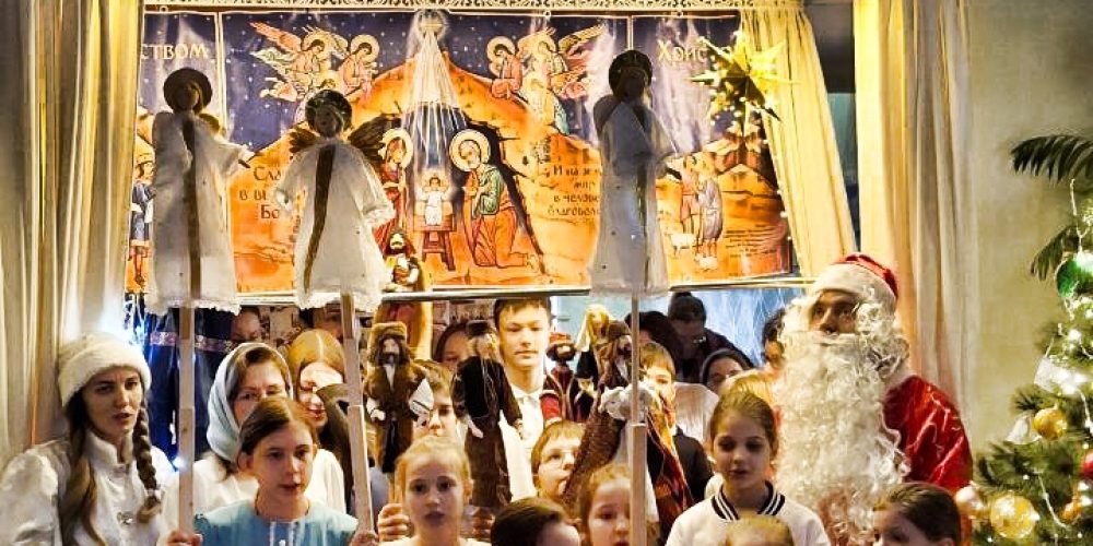 В воскресной школе храма святых мучеников Адриана и Наталии в Бабушкине прошёл большой Рождественский праздник