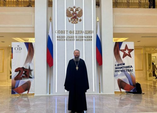 Настоятель храма Живоначальной Троицы при бывшем приюте Бахрушиных принял участие в открытии выставки в Совете Федерации, посвященной памяти участников СВО