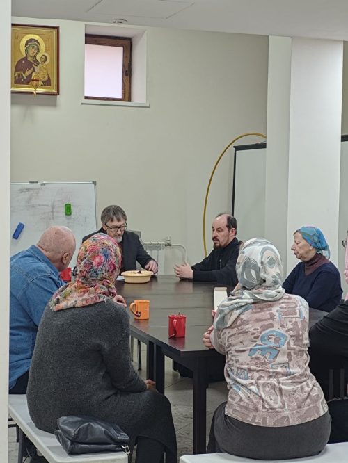 В храме святых равноапостольных Мефодия и Кирилла в Ростокине прошла лекция на тему «Утешение и молитва», призванная помочь тем, кто переживает утрату близких
