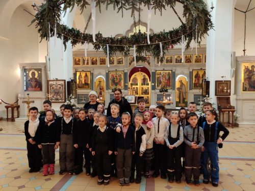 Храм иконы Божией Матери «Неопалимая Купина» в Отрадном посетили первоклассники школы №1554