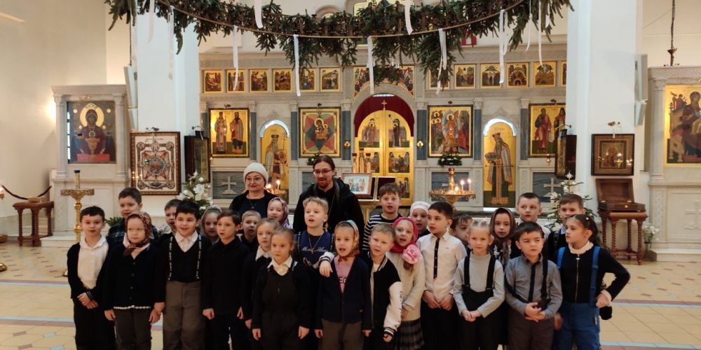 Храм иконы Божией Матери «Неопалимая Купина» в Отрадном посетили первоклассники школы №1554