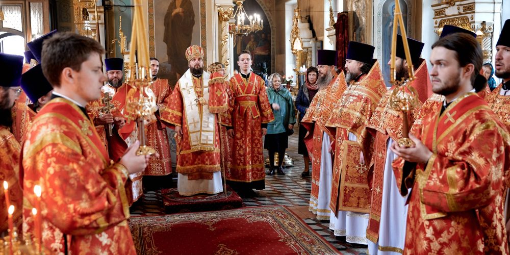 Митрополит Арсений совершил Божественную Литургию в храме Иконы Божией Матери «Нечаянная Радость» в Марьиной Роще