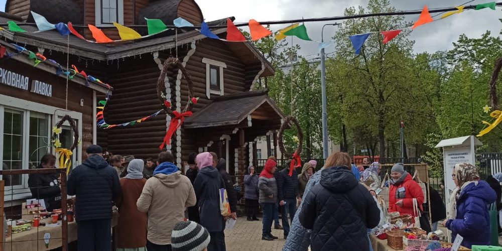 В храме святителя Макария (Невского), митрополита Московского и Коломенского, в Бутырском состоялась Пасхальная благотворительная ярмарка