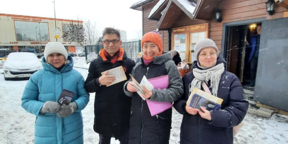 В праздник Рождества Христова миссионеры храма Покрова Пресвятой Богородицы в Медведкове провели свою первую самостоятельную уличную миссию