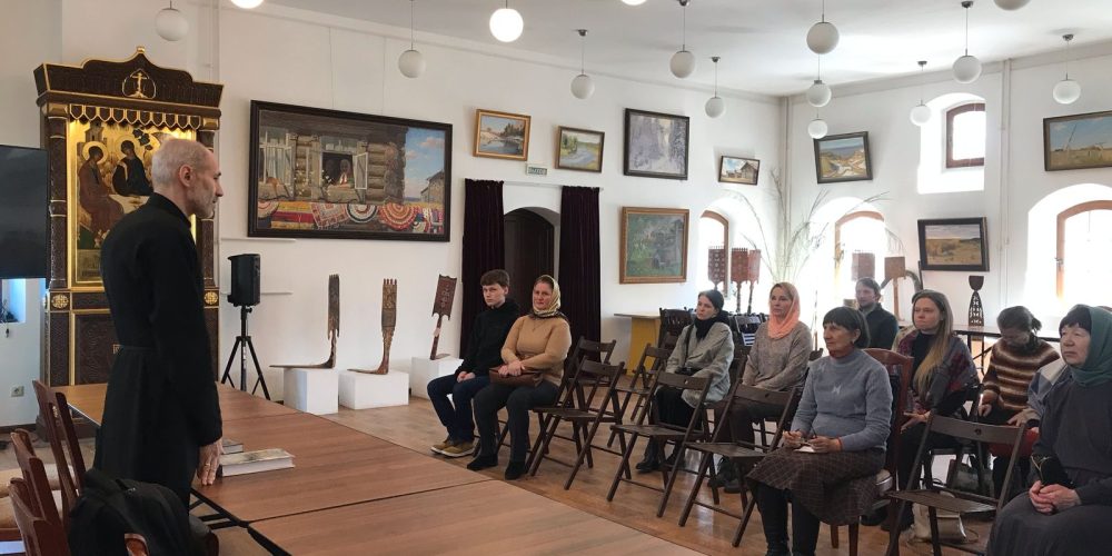 Лекция на тему «Богослужения Страстной седмицы» в храме преподобного Серафима Саровского в Раеве