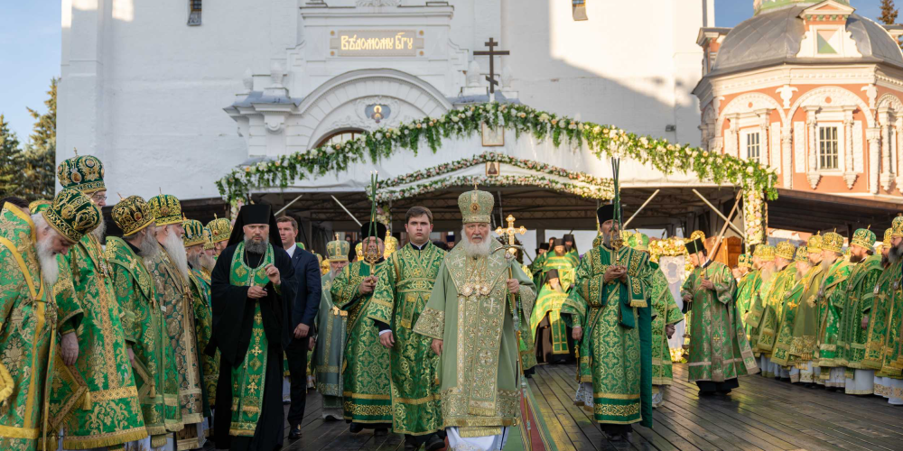В канун праздника обретения мощей преподобного Сергия Радонежского митрополит Арсений сослужил за всенощным бдением Святейшему Патриарху Кириллу в Троице-Сергиевой лавре