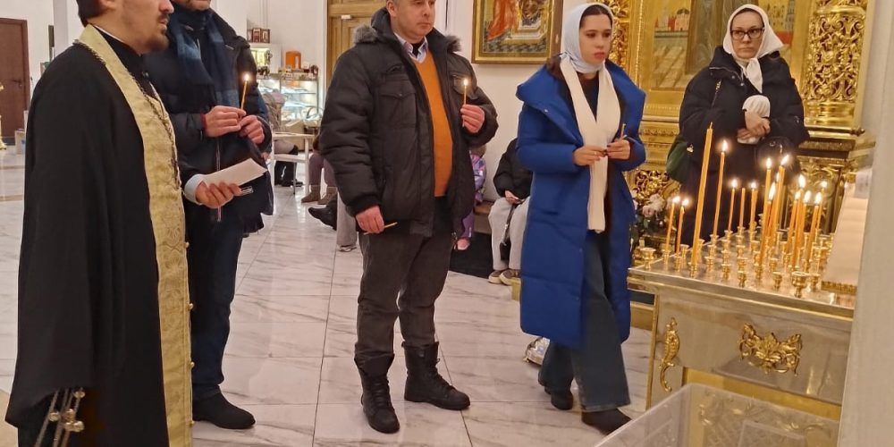 На войне гибнут не только солдаты: Луганские журналисты помянули погибших коллег в храме святых равноапостольных Мефодия и Кирилла в Ростокино