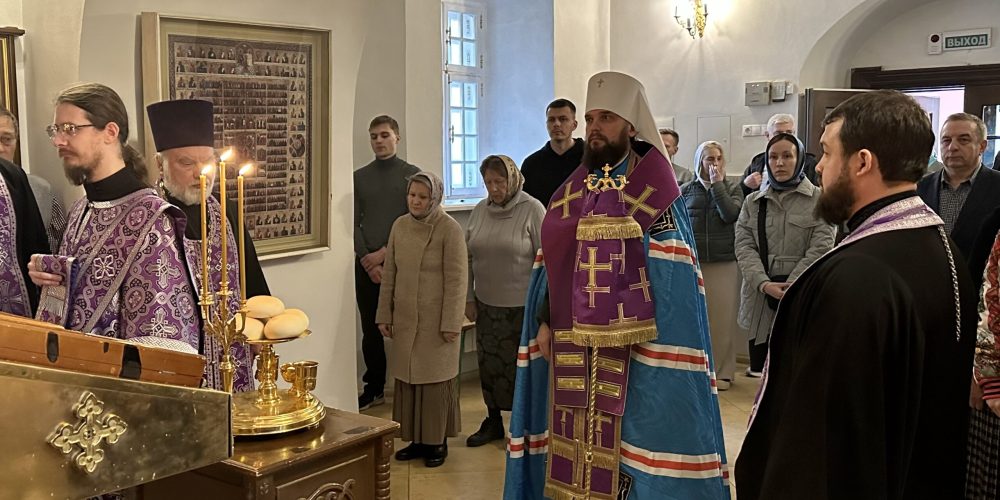 В канун Недели 4-й Великого поста митрополит Арсений возглавил всенощное бдение в храме Живоначальной Троицы в Усадьбе Свиблово