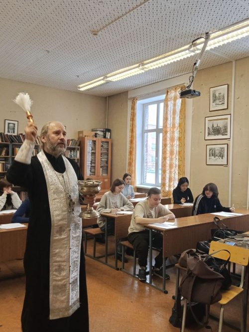 Клирик храма святых мучеников Адриана и Наталии в Бабушкине совершил чин Великого освящения воды в домовом храме Института славянской культуры