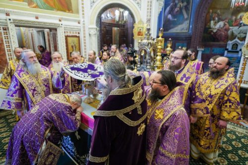В четверг Страстной седмицы архиепископ Егорьевский Матфей сослужил Святейшему Патриарху Кириллу в Храме Христа Спасителя