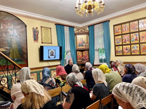 В храме свв. мчч. Адриана и Наталии в Бабушкине г. Москвы состоялся очередной обучающий семинар для работников церковных лавок и свечных ящиков храмов Сергиевского благочиния