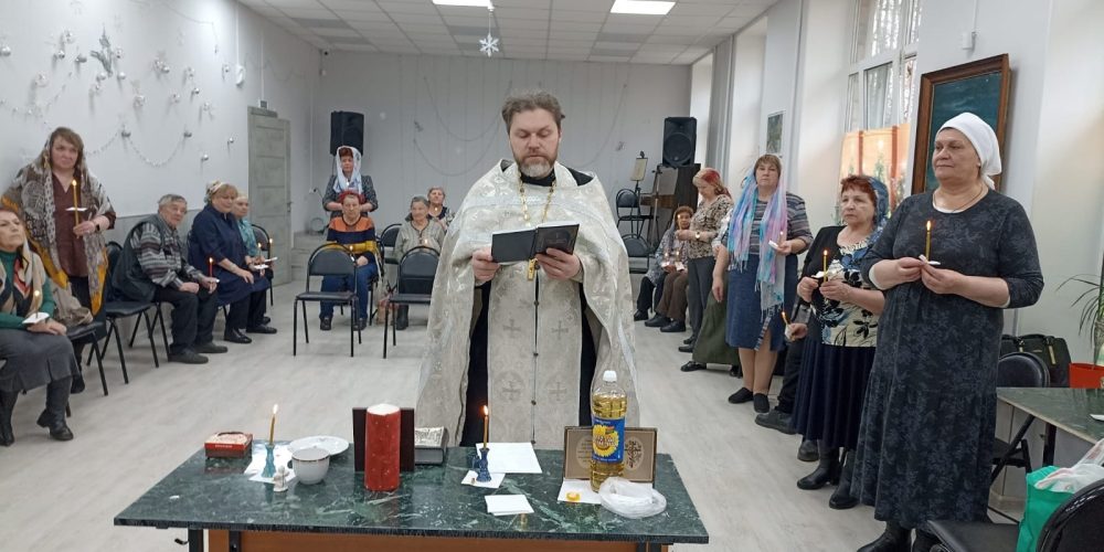 Клирик храма святых мучеников Адриана и Наталии в Бабушкине совершил Соборование социальном центре «САЛЮС»