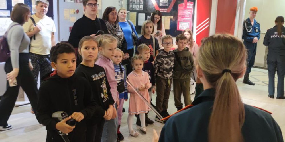 Воспитанники воскресных школ викариатства побывали в гостях у будущих пожарных в Академии ГПС МЧС России