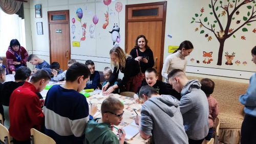 Прихожане храма Усекновения главы святого Пророка Предтечи и Крестителя Господня Иоанна в поселке Северный посетили Яхромский детский дом-интернат для умственно отсталых детей-сирот и детей, оставшихся без попечения родителей