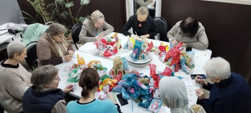 В храме святого благоверного князя Димитрия Донского в Раеве собрали подарки для воинов СВО