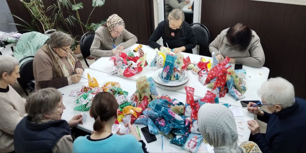 В храме святого благоверного князя Димитрия Донского в Раеве собрали подарки для воинов СВО