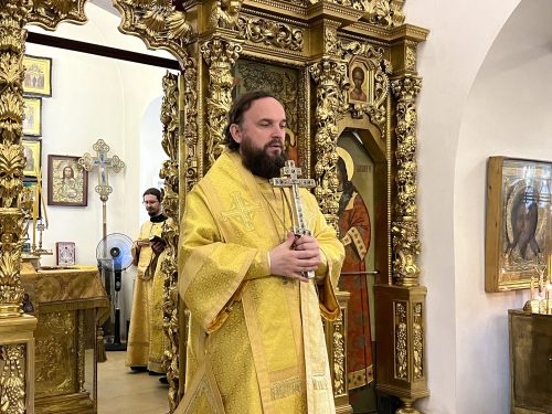 В день памяти пророка Илии митрополит Арсений совершил Литургию в храме Живоначальной Троицы в усадьбе Свиблово
