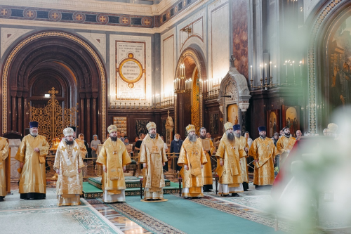 В Неделю 7-ю по Пасхе митрополит Арсений сослужил за Литургией в Храме Христа Спасителя