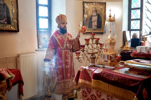 В Светлый Четверг митрополит Арсений совершил Божественную литургию в храме священномученика Владимира, митрополита Киевского и Галицкого, в Свиблово